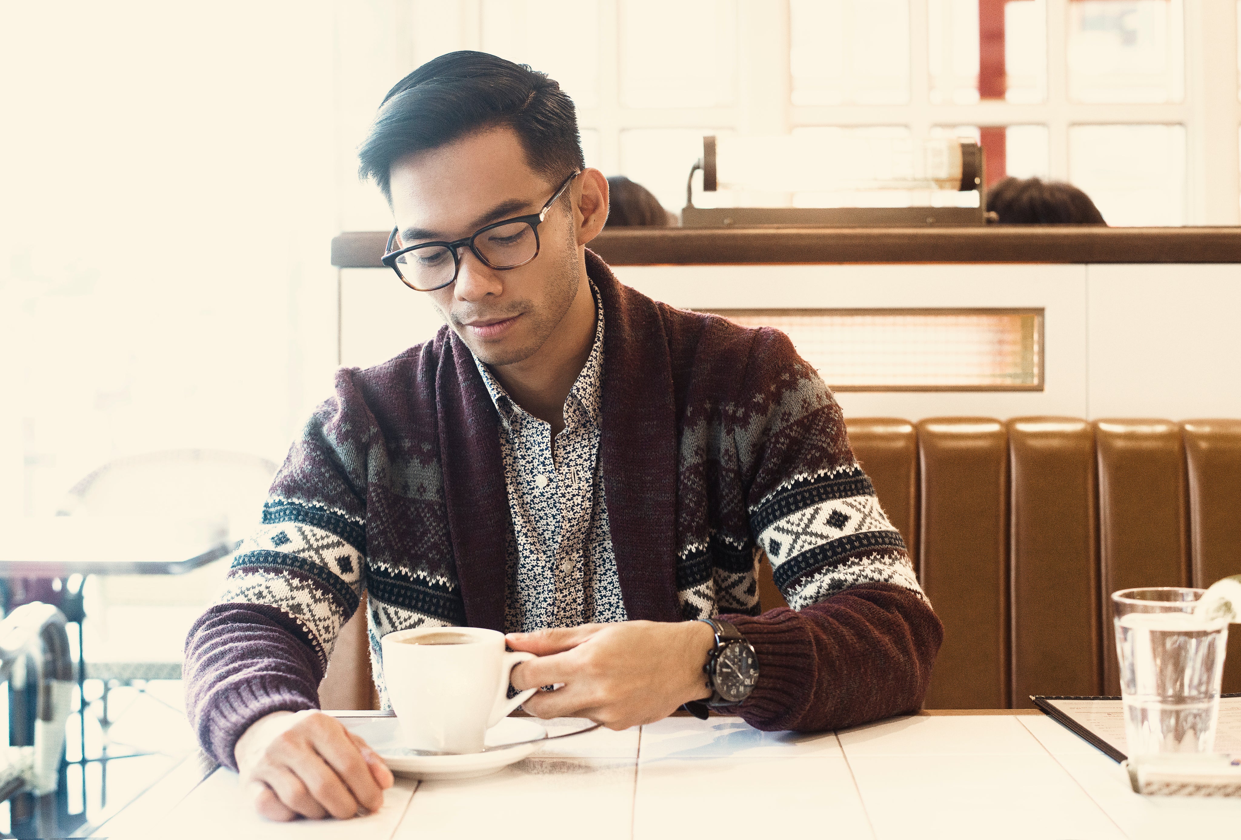 files/casual-coffee-date-in-warm-fall-mens-fashion.jpg